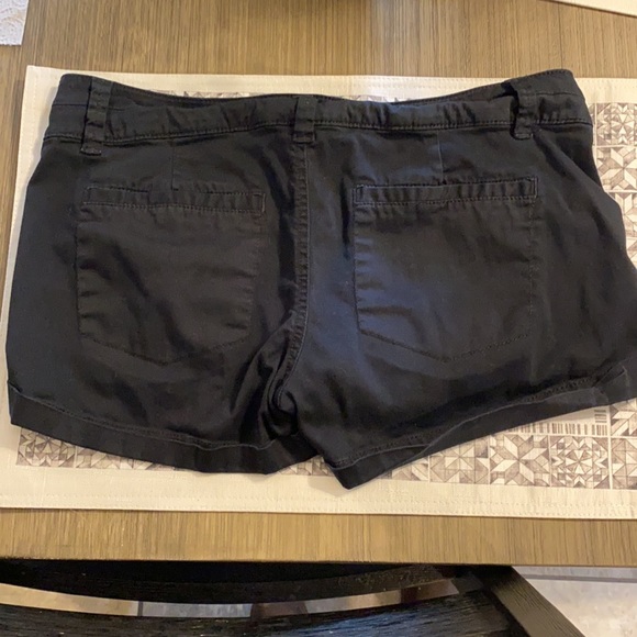 Shorts - Picture 2 of 3